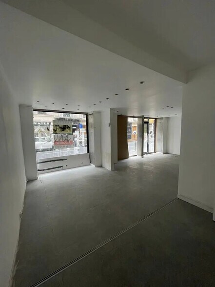 Local commercial dans Paris à louer - Photo de l’immeuble – Image 1 sur 9
