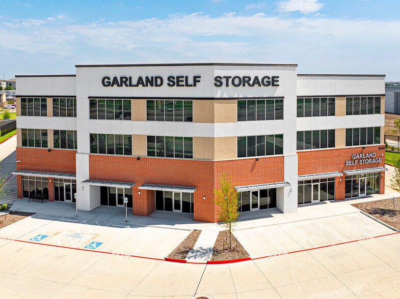 6330 President George Bush hwy, Garland, TX à louer - Photo de l’immeuble – Image 2 sur 2