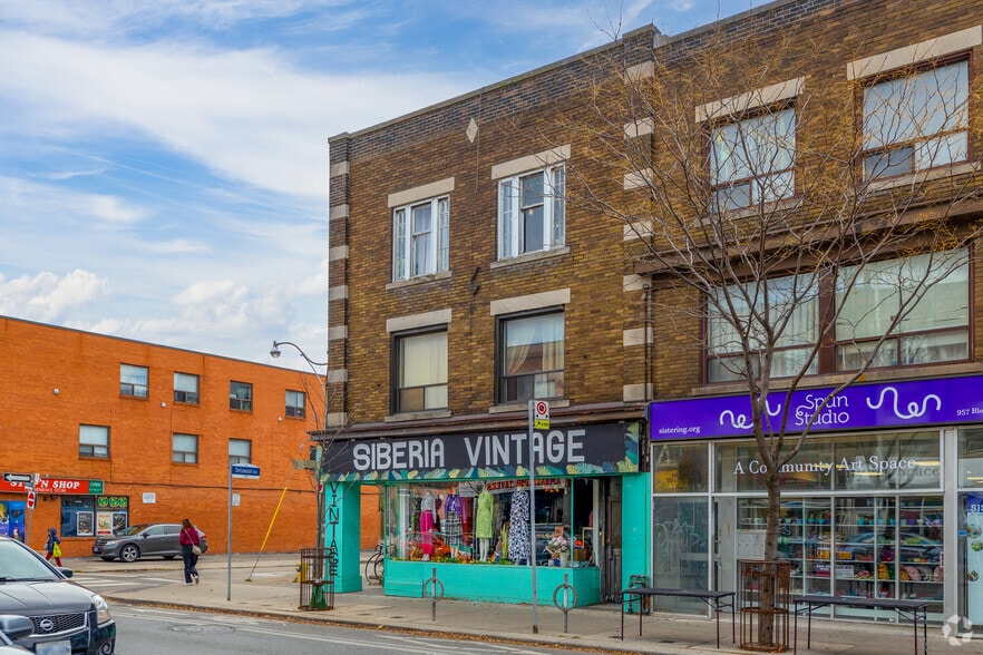 955-957 Bloor St, Toronto, ON à vendre - Photo de l’immeuble – Image 3 sur 4