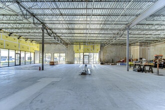 10770 N 46th, Tampa, FL à louer Photo de l’immeuble– Image 2 sur 8