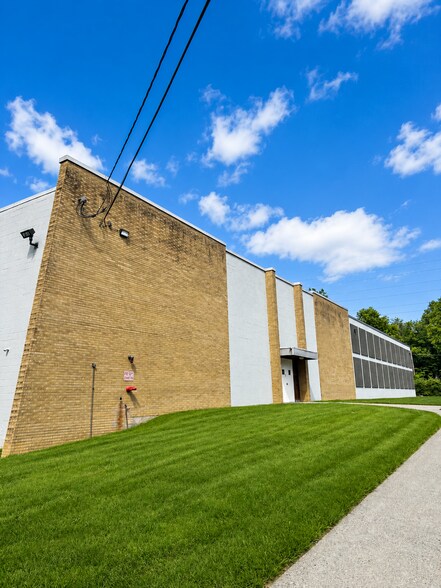 1 Jori Ln, Cedar Knolls, NJ à louer - Photo principale – Image 1 sur 4