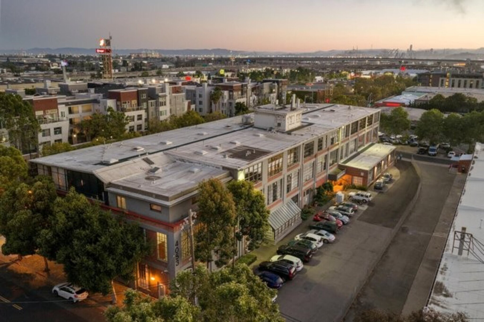 4053 Harlan St, Emeryville, CA à vendre Photo de l’immeuble– Image 1 sur 4