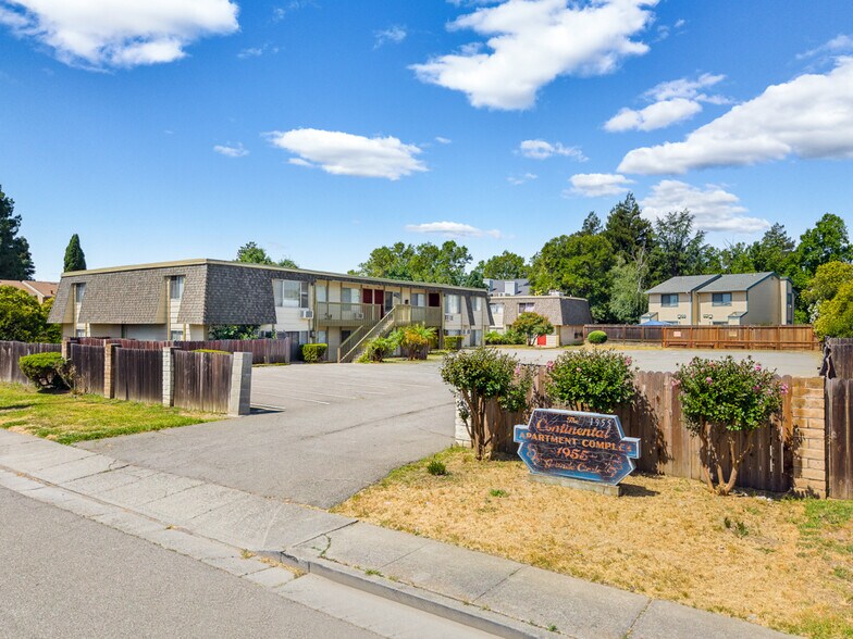 1955 Grande Cir, Fairfield, CA à vendre - Photo de l’immeuble – Image 2 sur 22