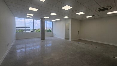 850 NW 42nd Ave, Miami, FL à louer Photo intérieure– Image 2 sur 5