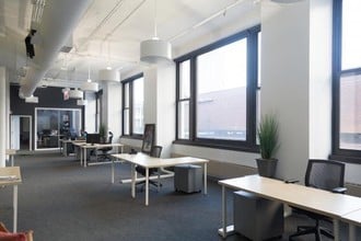 57-59 W Grand Ave, Chicago, IL à louer Photo intérieure– Image 2 sur 2