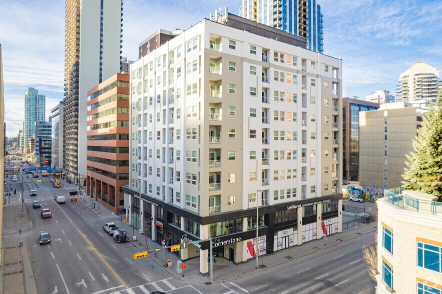 909 5 Av SW, Calgary, AB à louer - Photo principale – Image 1 sur 38