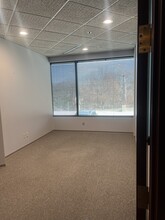 12412 Powerscourt Dr, Des Peres, MO à louer Photo intérieure– Image 1 sur 2
