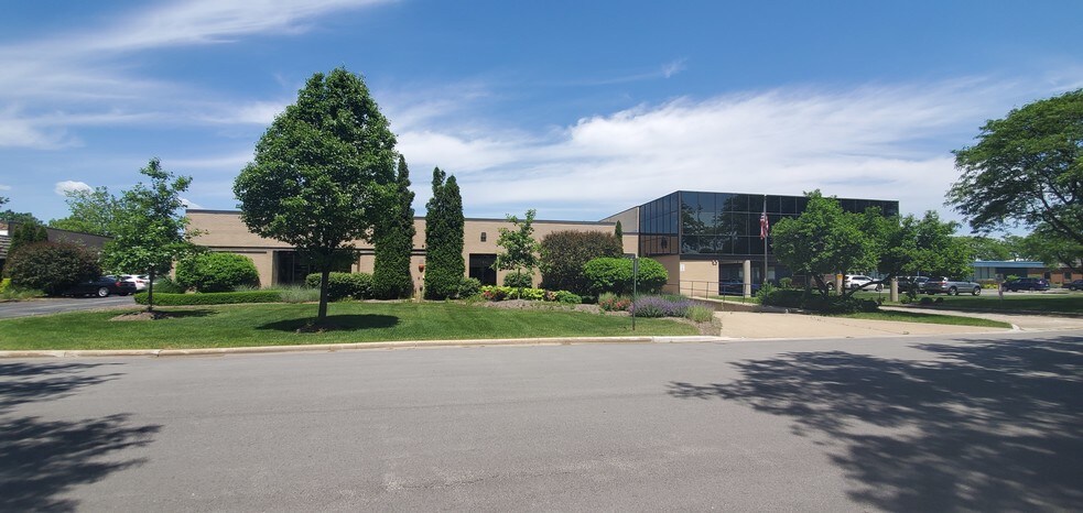 116 Shore Dr, Burr Ridge, IL à louer - Photo de l’immeuble – Image 2 sur 31