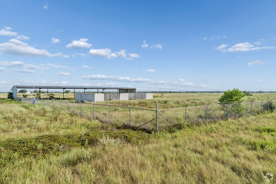 105 Beck Rd E, Inez, TX à vendre - Photo de l’immeuble – Image 3 sur 21