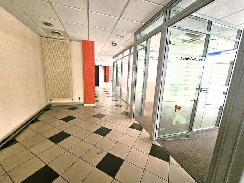 Local commercial dans Évry-Courcouronnes à vendre - Photo de l’immeuble – Image 3 sur 8