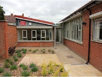 10 Lockleaze Rd, Bristol à louer - Photo de l’immeuble – Image 2 sur 10