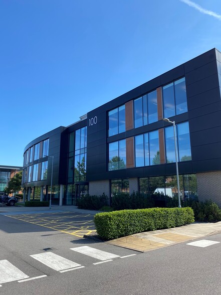 100 Park Dr, Milton à louer - Photo de l’immeuble – Image 1 sur 1