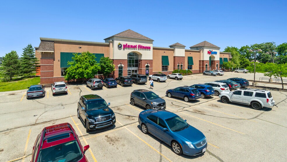 1275 W Capitol Dr, Pewaukee, WI à vendre - Photo de l’immeuble – Image 2 sur 8