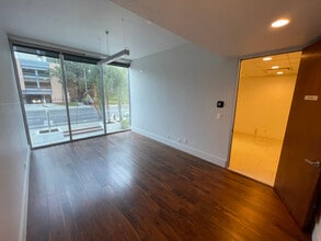 611 Civic Center Dr W, Santa Ana, CA à louer Photo intérieure– Image 2 sur 3