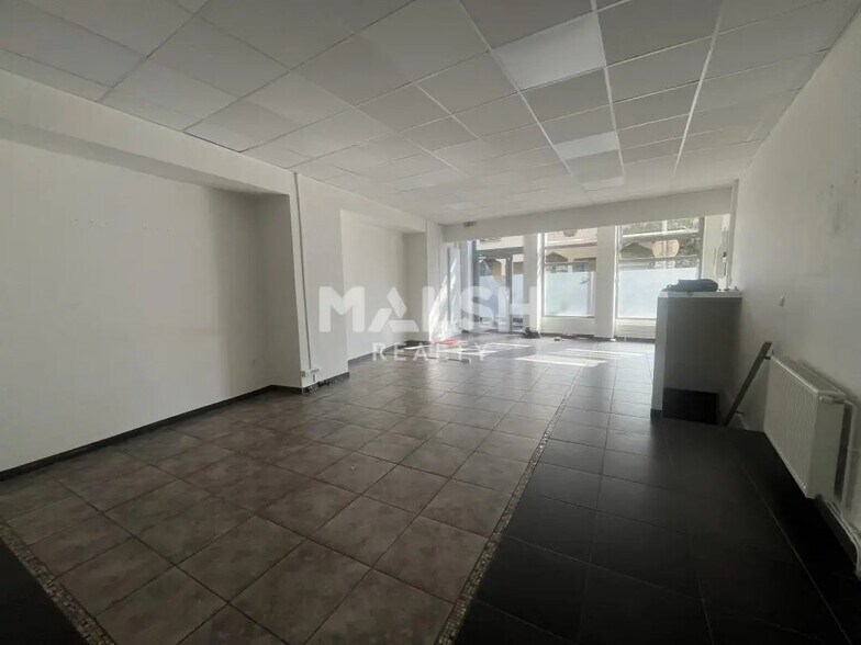 Local commercial dans Vénissieux à louer - Photo de l’immeuble – Image 3 sur 4