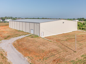 8032 Industrial Dr, Shawnee, OK à louer Photo de l’immeuble– Image 1 sur 14
