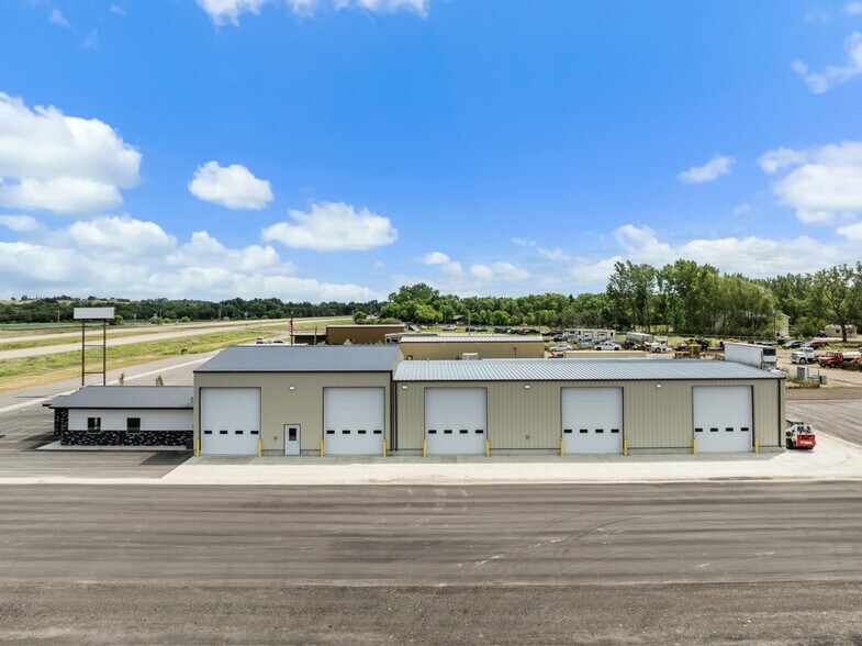 3050 Highway 52 South, Minot, ND à louer - Photo de l’immeuble – Image 2 sur 50