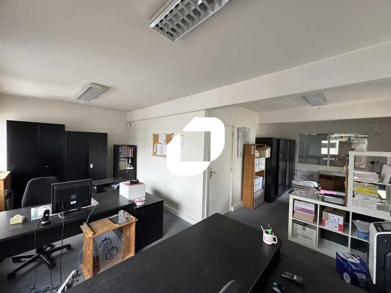 Local d’activités dans L'HAY-LES-ROSES à louer - Photo intérieure – Image 2 sur 6