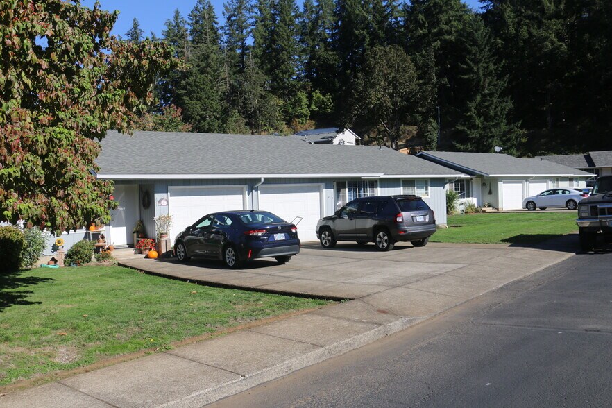 201-307 Trees Ct, Silverton, OR à vendre - Photo de l’immeuble – Image 2 sur 34