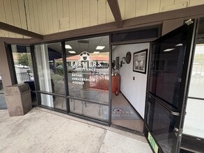 28200 Bouquet Canyon Rd, Santa Clarita, CA à louer Photo intérieure– Image 2 sur 11