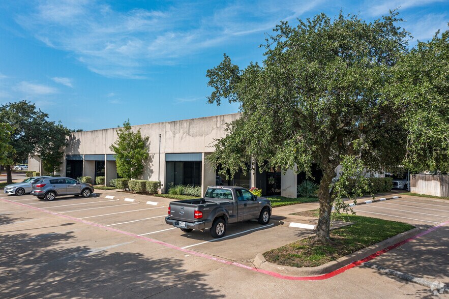 5750 Rufe Snow Dr, North Richland Hills, TX à louer - Photo de l’immeuble – Image 2 sur 9