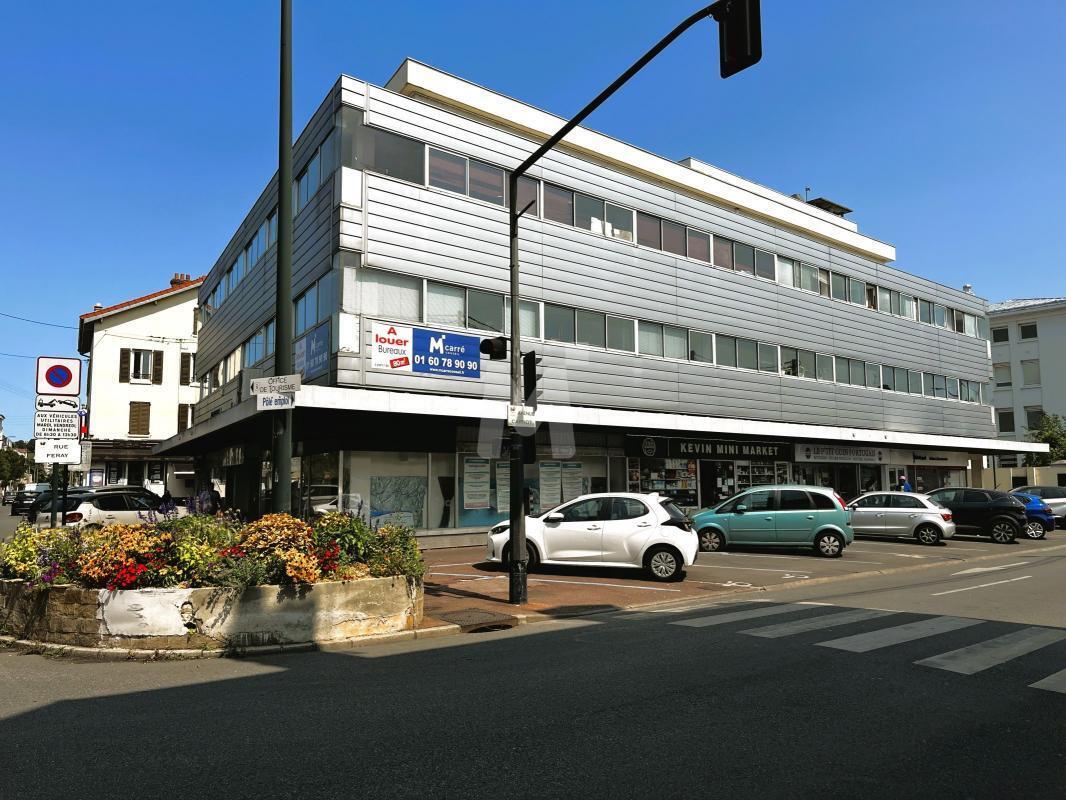 Avenue Du President Allende, Corbeil-Essonnes à louer Photo de l’immeuble– Image 1 sur 10