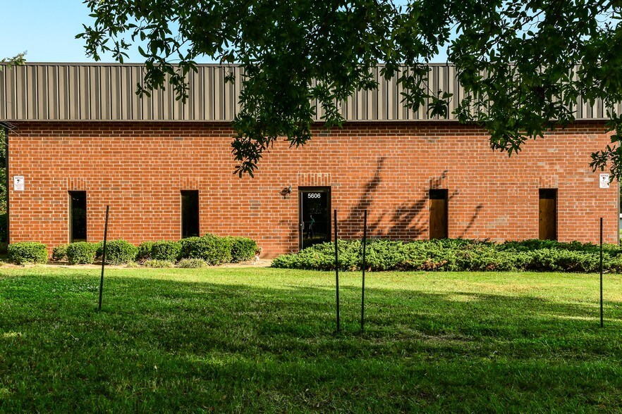 5606 Harrisburg Industrial Par Dr, Harrisburg, NC à louer - Photo de l’immeuble – Image 2 sur 2