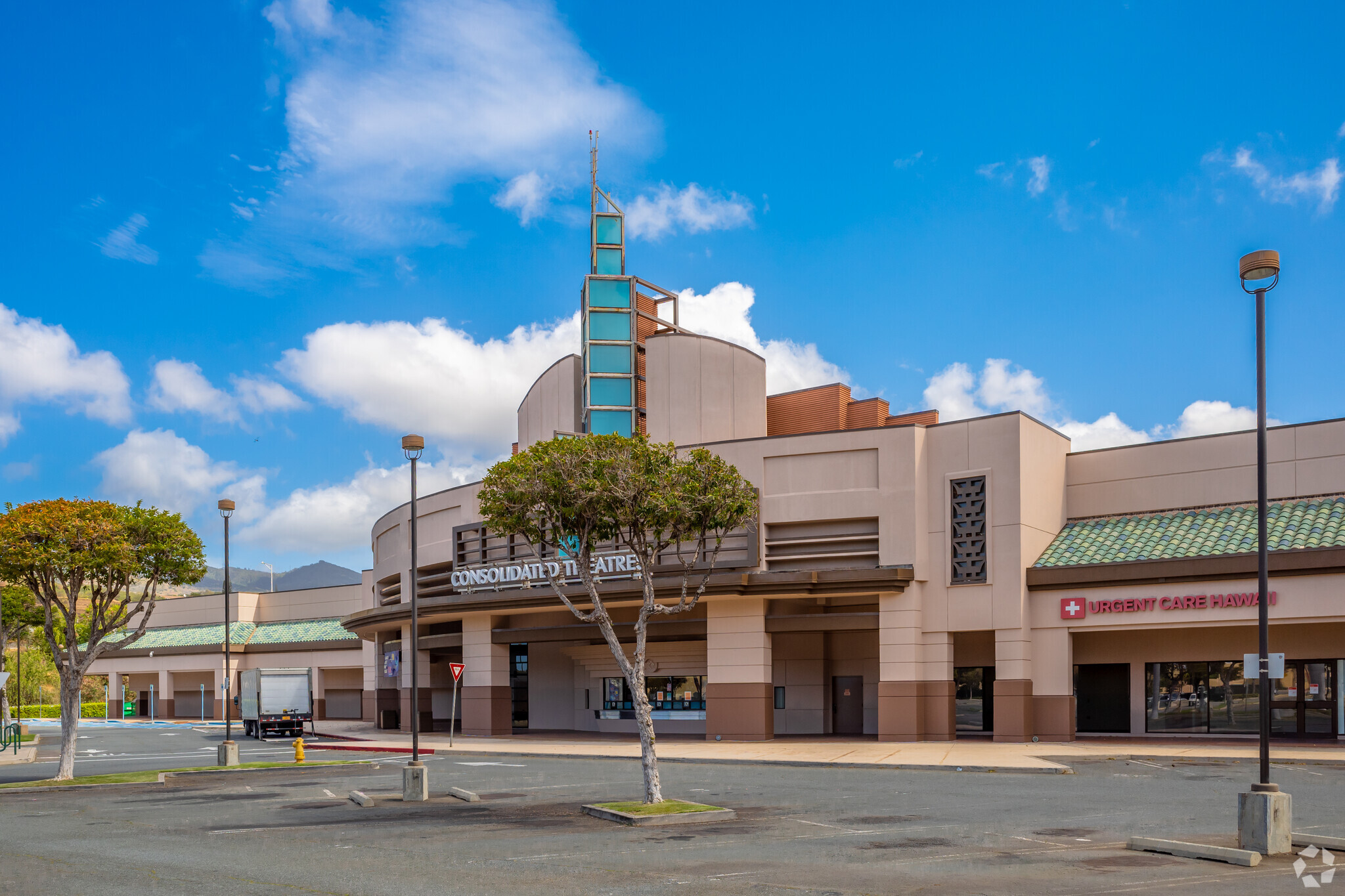 890 Kamokila Blvd, Kapolei, HI à louer Photo principale– Image 1 sur 8
