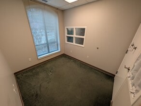 610 Jones Ferry Rd, Carrboro, NC à louer Photo intérieure– Image 2 sur 3