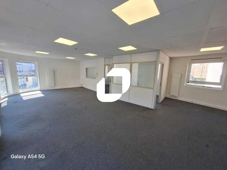 Bureau dans Boulogne-Billancourt à louer - Photo de l’immeuble – Image 2 sur 11