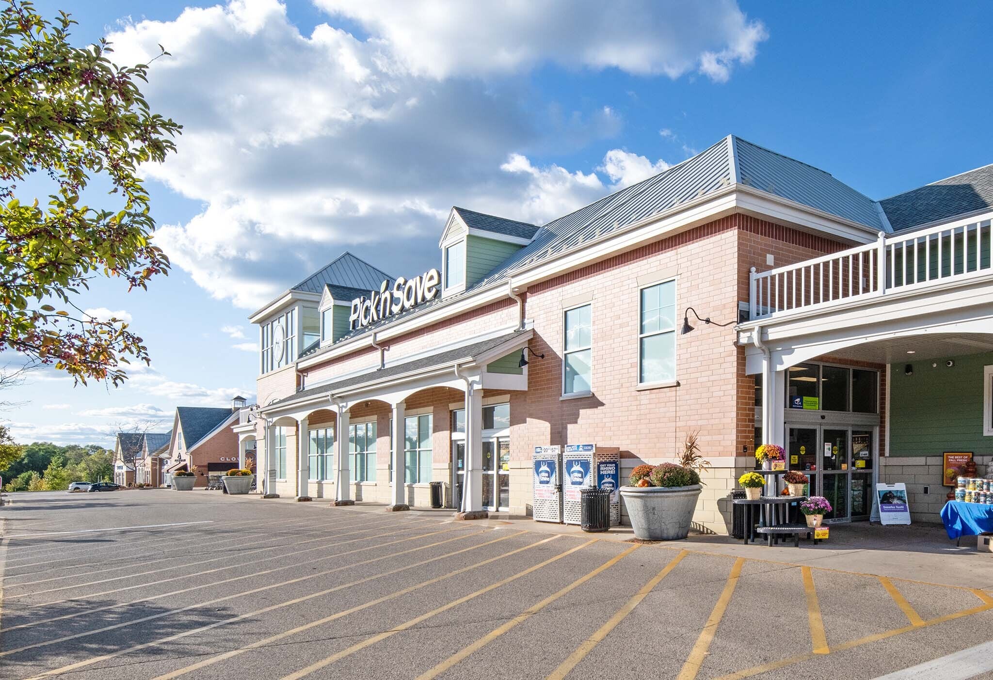 SWC Hwy 16 & Hwy 83, Delafield, WI à louer Photo principale– Image 1 sur 13