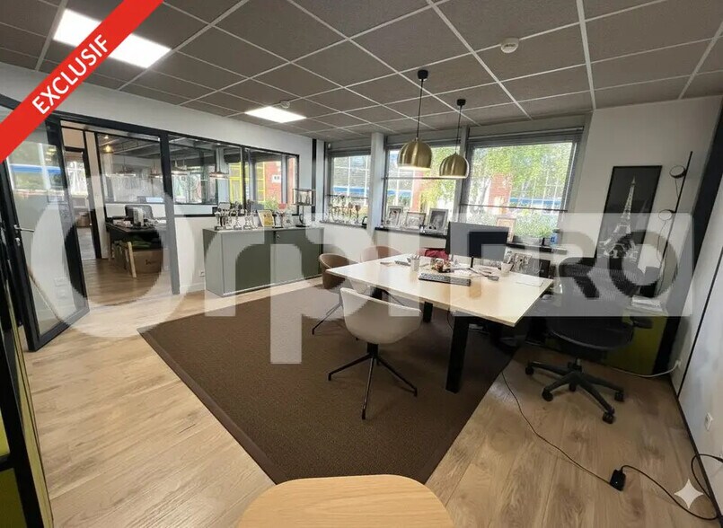 Local d'activités dans Les Ulis à vendre - Photo de l’immeuble – Image 2 sur 6