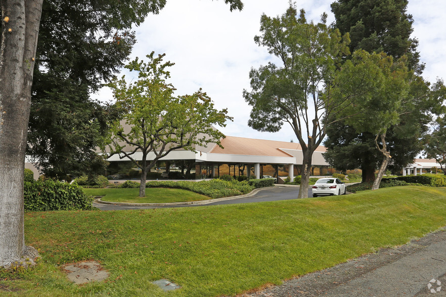 737 Arnold Dr, Martinez, CA à louer - Photo de l’immeuble – Image 3 sur 4