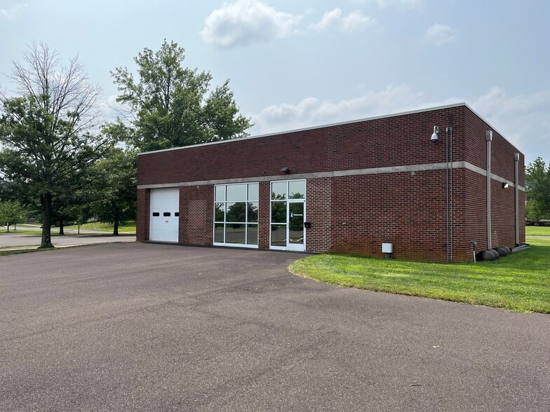 355 Maple Ave, Harleysville, PA à louer - Photo de l’immeuble – Image 1 sur 3