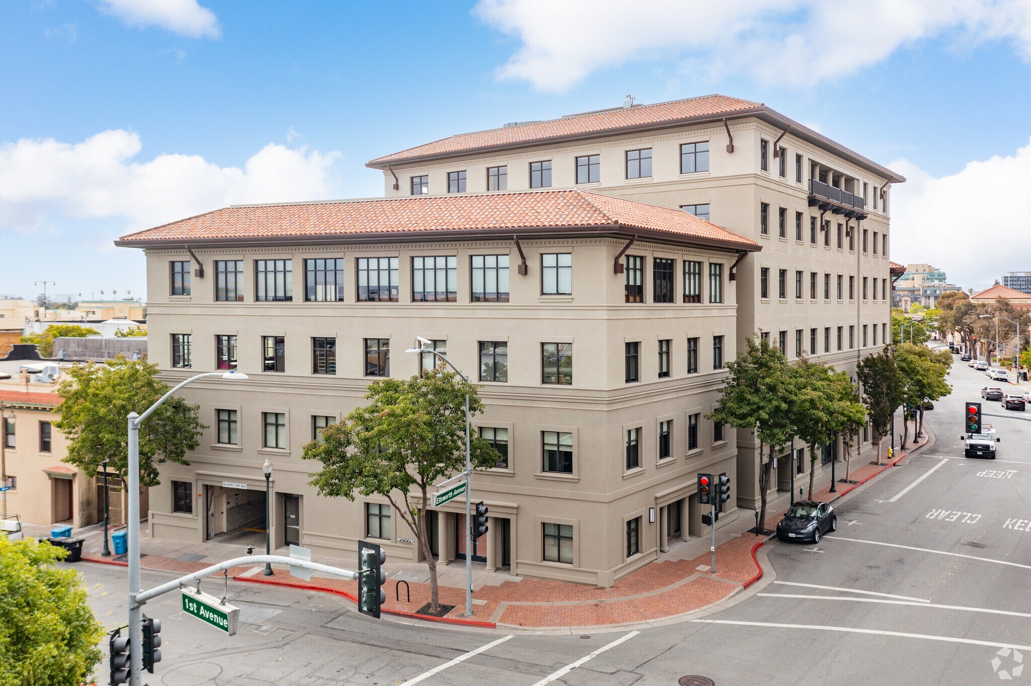 101 S Ellsworth Ave, San Mateo, CA à louer Photo principale– Image 1 sur 5