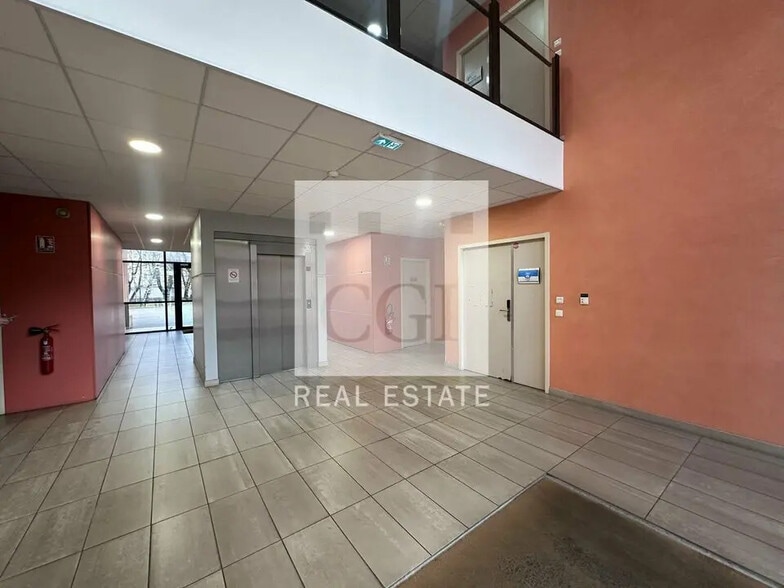 Bureau dans Seyssinet-Pariset à vendre - Hall d’entrée – Image 3 sur 9