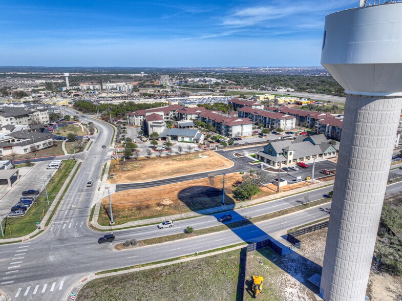 3355 Oak Run, New Braunfels, TX à vendre - Photo de l’immeuble – Image 2 sur 38