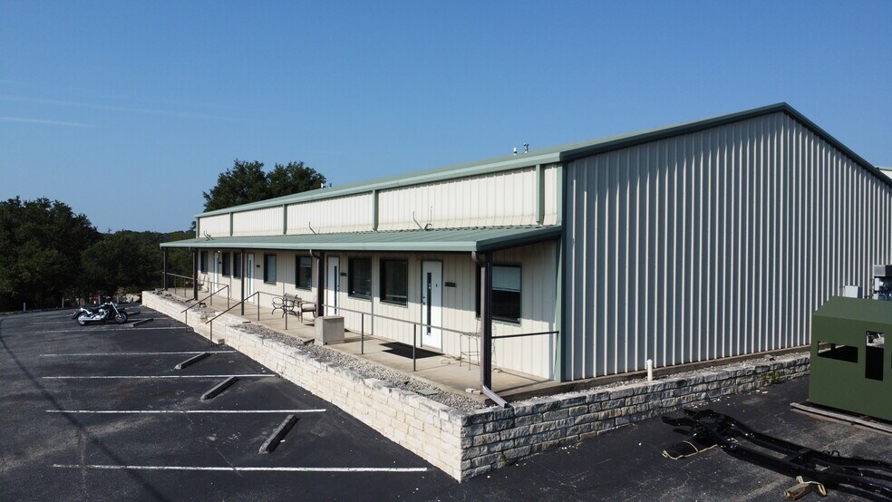 3051 US-183, Liberty Hill, TX à louer - Photo de l’immeuble – Image 1 sur 8