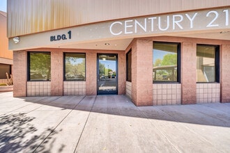 4729 E Union Hills Dr, Phoenix, AZ à louer Photo de l’immeuble– Image 2 sur 43