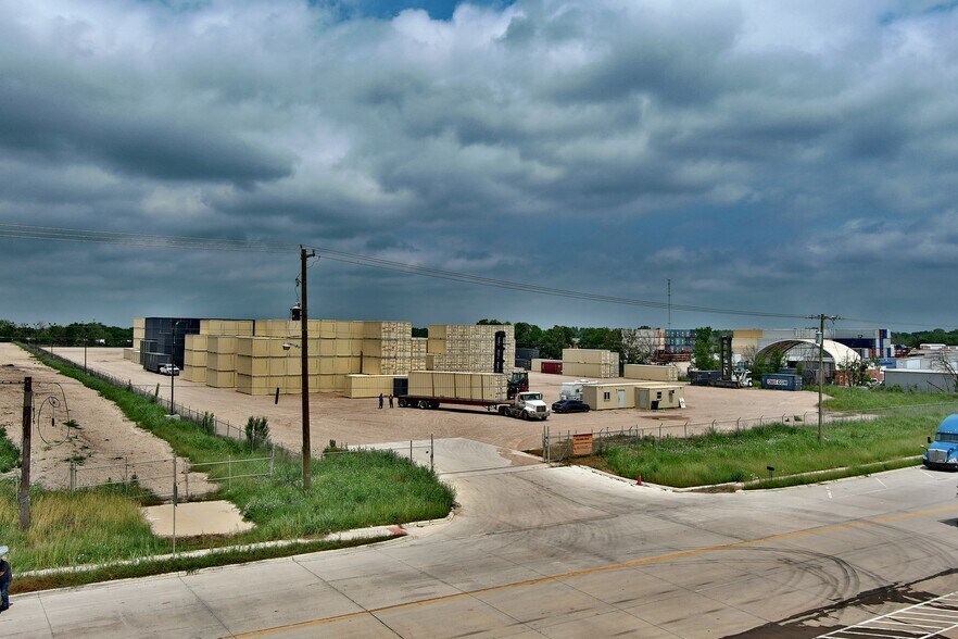 1387 Fulghum Rd, Wilmer, TX à louer - Photo de l’immeuble – Image 2 sur 7