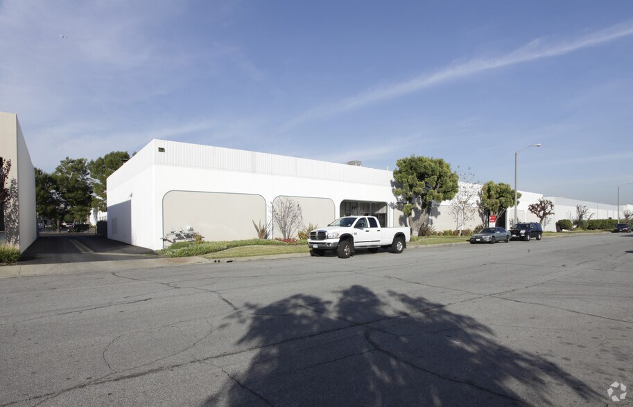 12075-12103 Clark St, Santa Fe Springs, CA à louer - Photo de l’immeuble – Image 3 sur 3