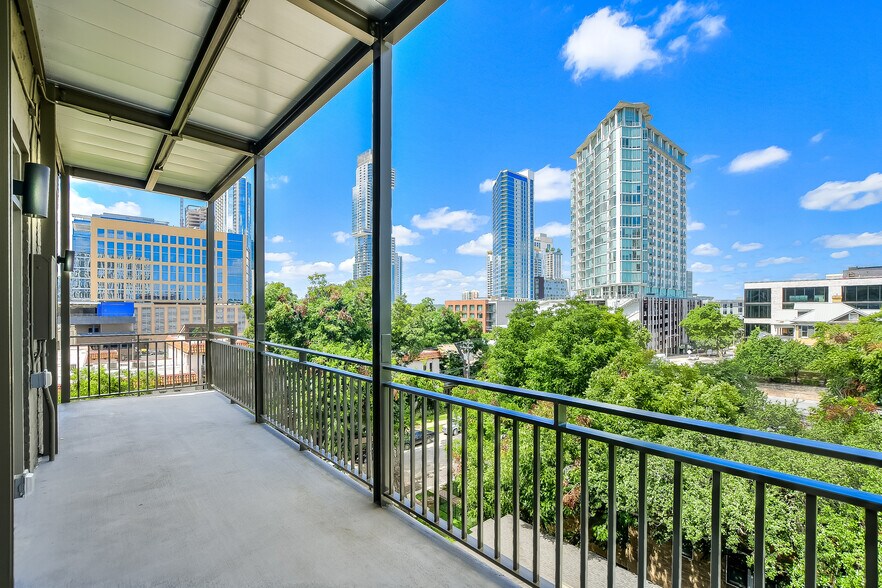 702 San Antonio St, Austin, TX à louer - Photo de l’immeuble – Image 2 sur 10