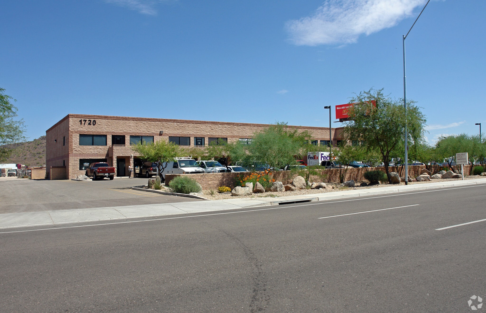 1720 E Deer Valley Rd, Phoenix, AZ à vendre Photo principale– Image 1 sur 3