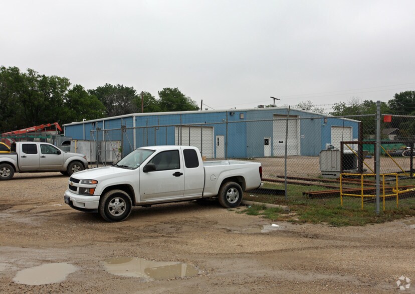 1400 W Marvin Ave, Waxahachie, TX à vendre - Photo de l’immeuble – Image 2 sur 22