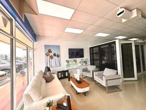 1509-1523 E Commercial Blvd, Fort Lauderdale, FL à louer Photo intérieure– Image 1 sur 5