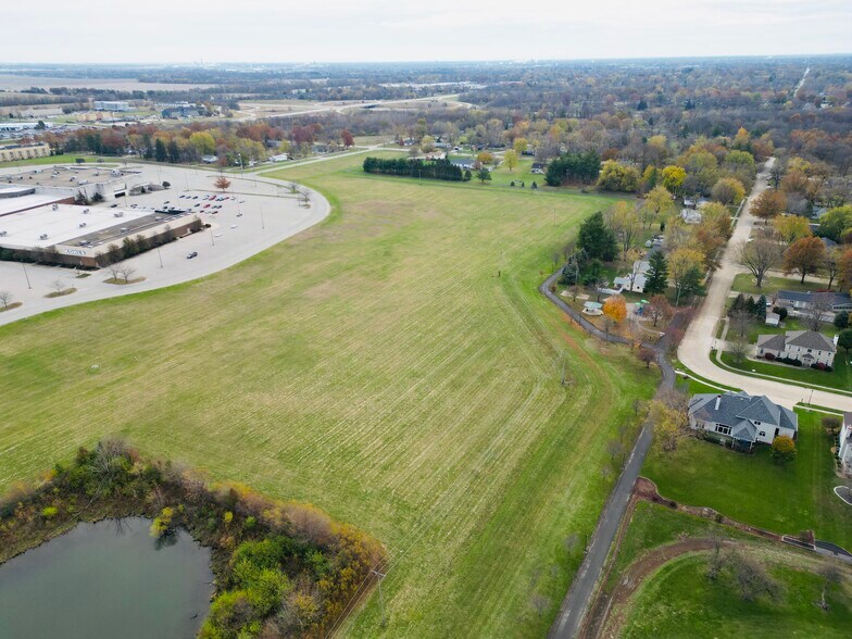 Hickory Point Mall, Forsyth, IL à vendre - Photo de l’immeuble – Image 3 sur 6