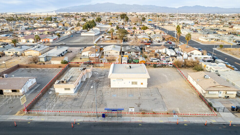 W. Lake Mead Commercial Buildings portefeuille de 2 biens à vendre sur LoopNet.fr - Photo de l’immeuble – Image 2 sur 8