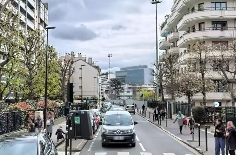 Local commercial dans Boulogne-Billancourt à louer - Photo de l’immeuble – Image 1 sur 3