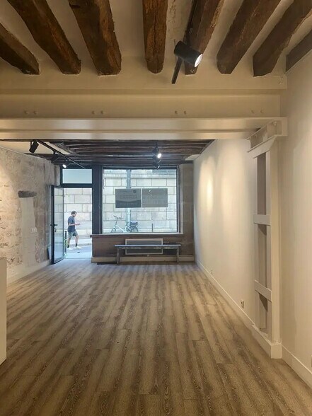 Local commercial dans Paris à louer - Photo de l’immeuble – Image 1 sur 4