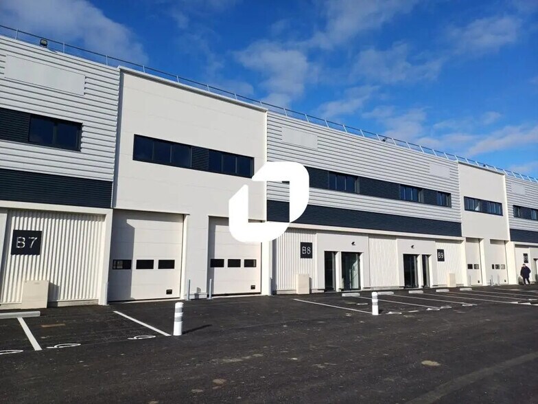 Local d’activités dans Saint-Aignan-Grandlieu à louer - Photo de l’immeuble – Image 2 sur 14